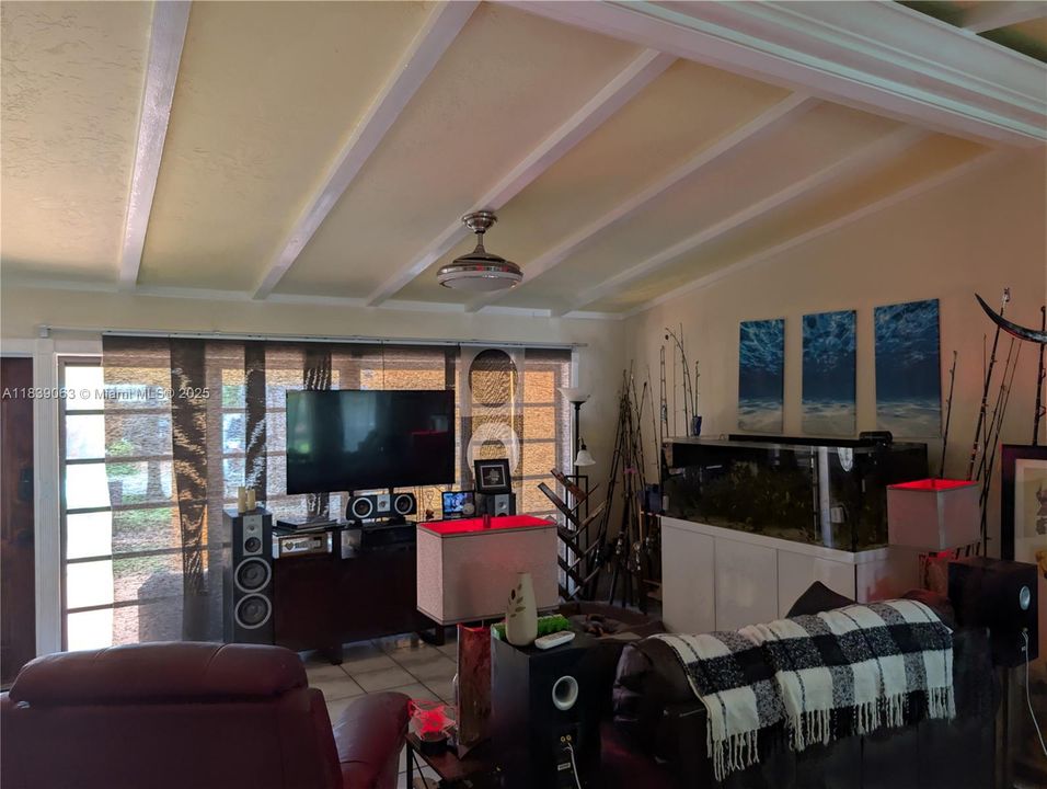 En Venta: $799,000 (2 camas, 2 baños, 1424 Pies cuadrados)
