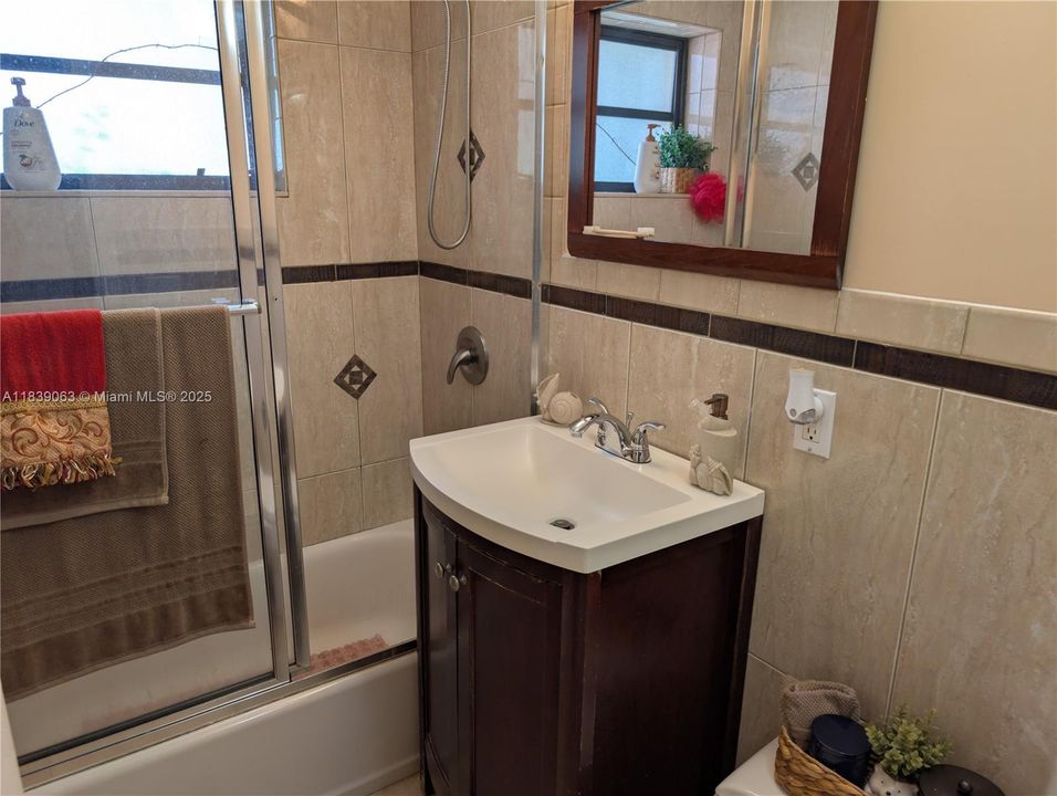 En Venta: $799,000 (2 camas, 2 baños, 1424 Pies cuadrados)