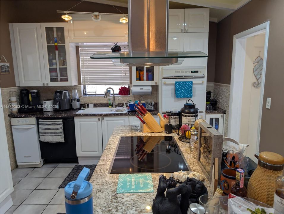 En Venta: $799,000 (2 camas, 2 baños, 1424 Pies cuadrados)