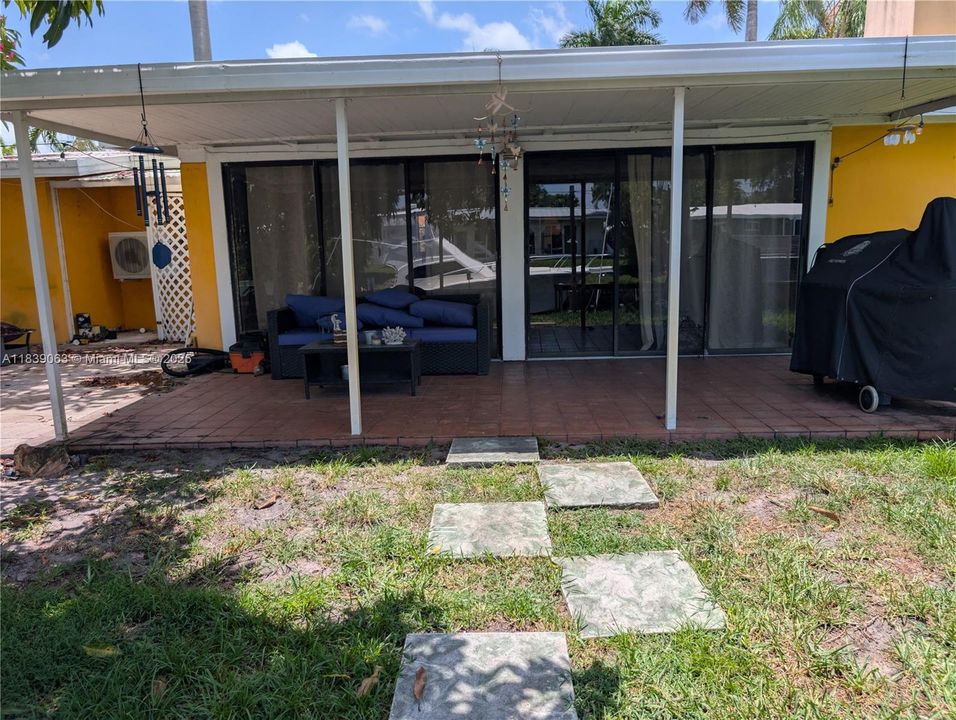 En Venta: $799,000 (2 camas, 2 baños, 1424 Pies cuadrados)