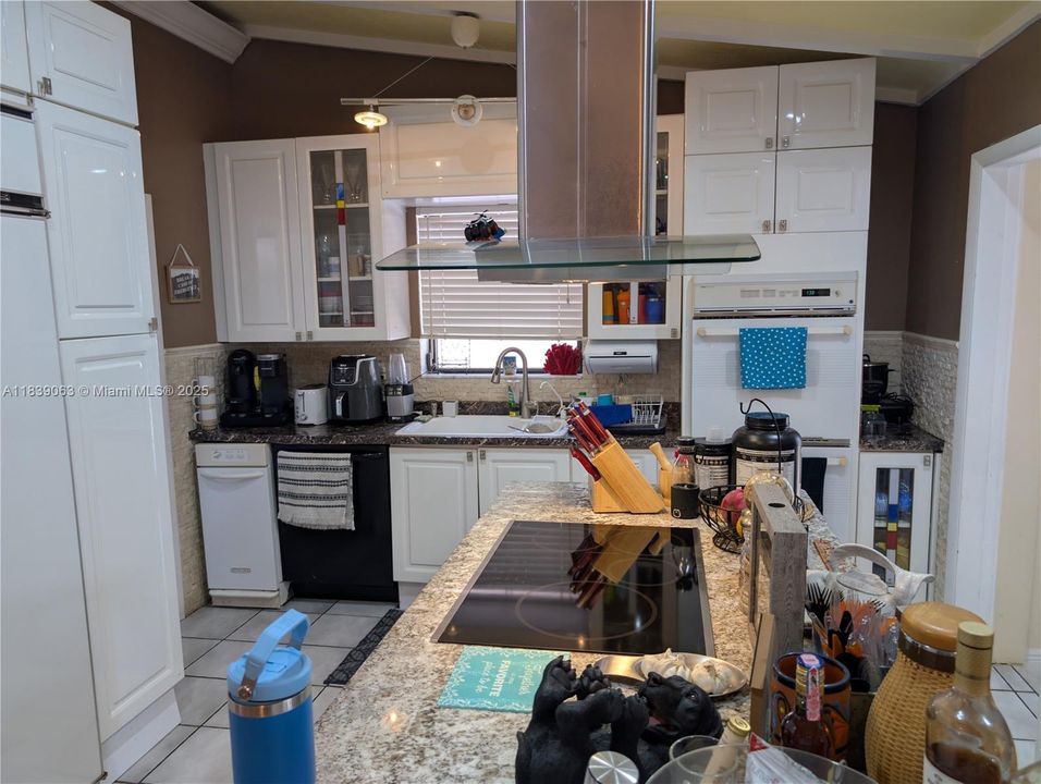 En Venta: $799,000 (2 camas, 2 baños, 1424 Pies cuadrados)