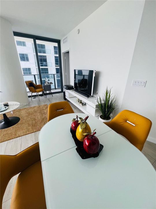 待售: $719,000 (2 贝兹, 2 浴室, 788 平方英尺)