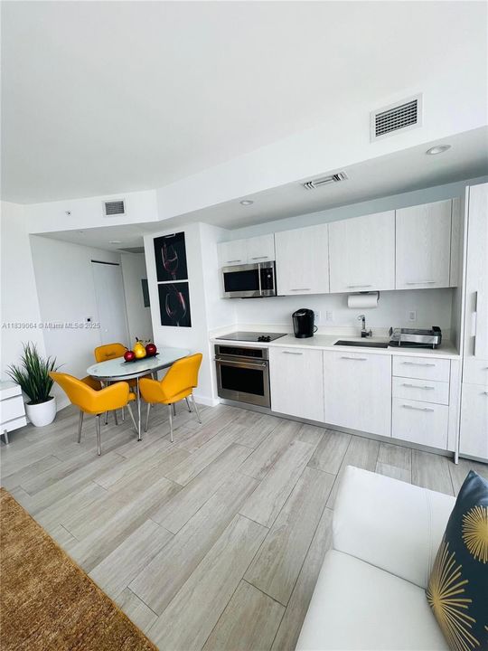 待售: $719,000 (2 贝兹, 2 浴室, 788 平方英尺)