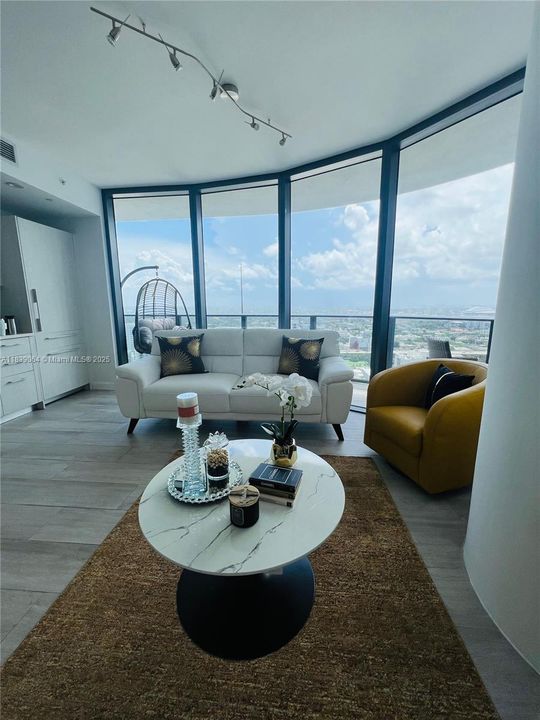 待售: $719,000 (2 贝兹, 2 浴室, 788 平方英尺)