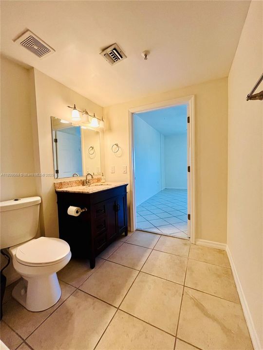 Vendido Recientemente: $409,000 (2 camas, 2 baños, 917 Pies cuadrados)