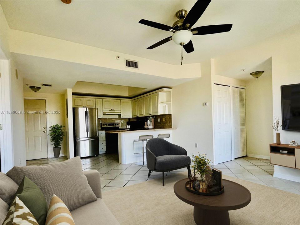 Vendido Recientemente: $409,000 (2 camas, 2 baños, 917 Pies cuadrados)