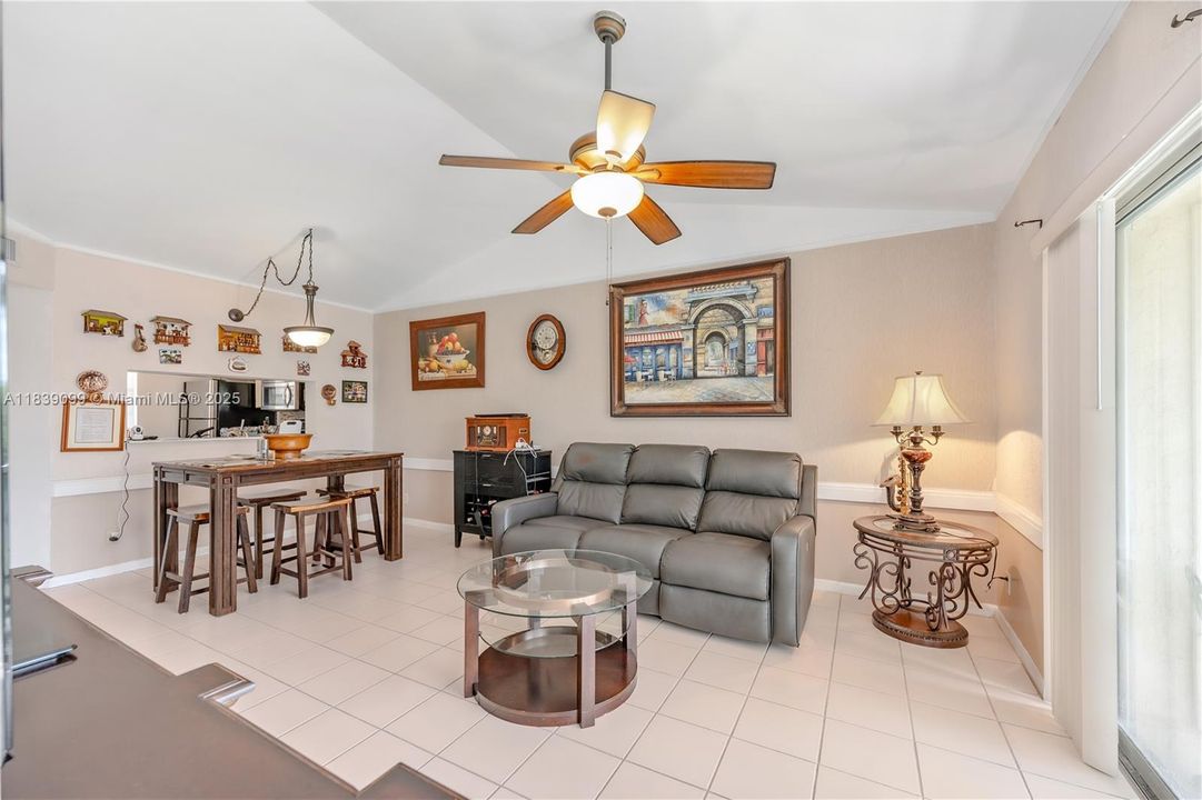 For Sale: $220,000 (2 beds, 2 baths, 815 Square Feet)
