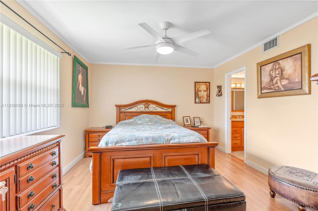 For Sale: $220,000 (2 beds, 2 baths, 815 Square Feet)