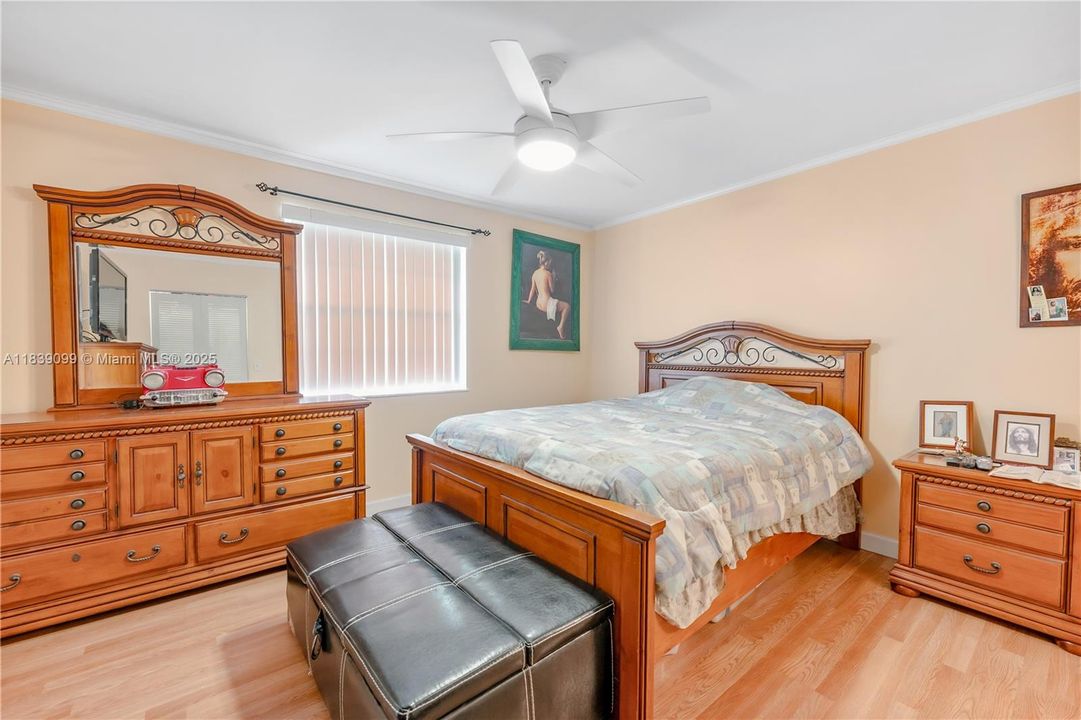 For Sale: $220,000 (2 beds, 2 baths, 815 Square Feet)