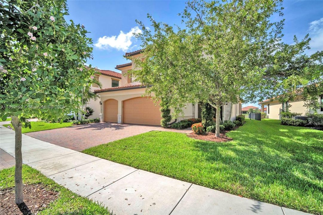 Недавно арендовано: $7,200 (5 спален, 4 ванн, 3640 Квадратных фут)