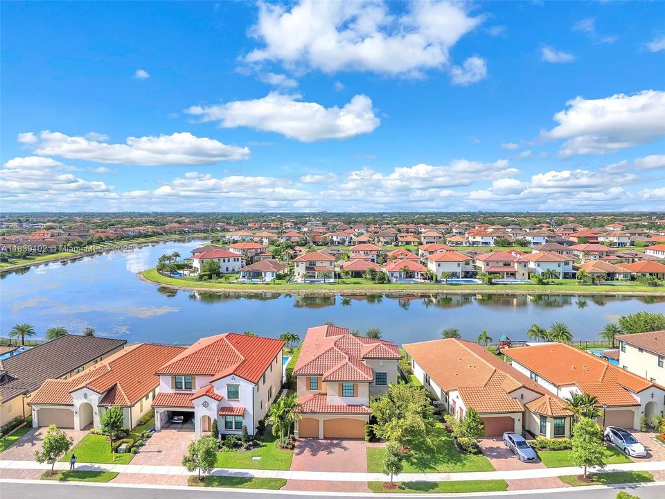 Недавно арендовано: $7,200 (5 спален, 4 ванн, 3640 Квадратных фут)