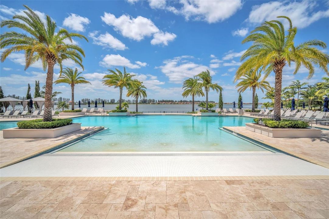 Недавно арендовано: $7,200 (5 спален, 4 ванн, 3640 Квадратных фут)