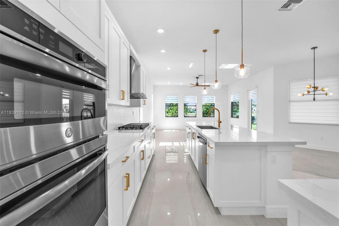 Недавно арендовано: $7,200 (5 спален, 4 ванн, 3640 Квадратных фут)