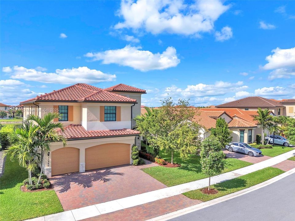 Недавно арендовано: $7,200 (5 спален, 4 ванн, 3640 Квадратных фут)