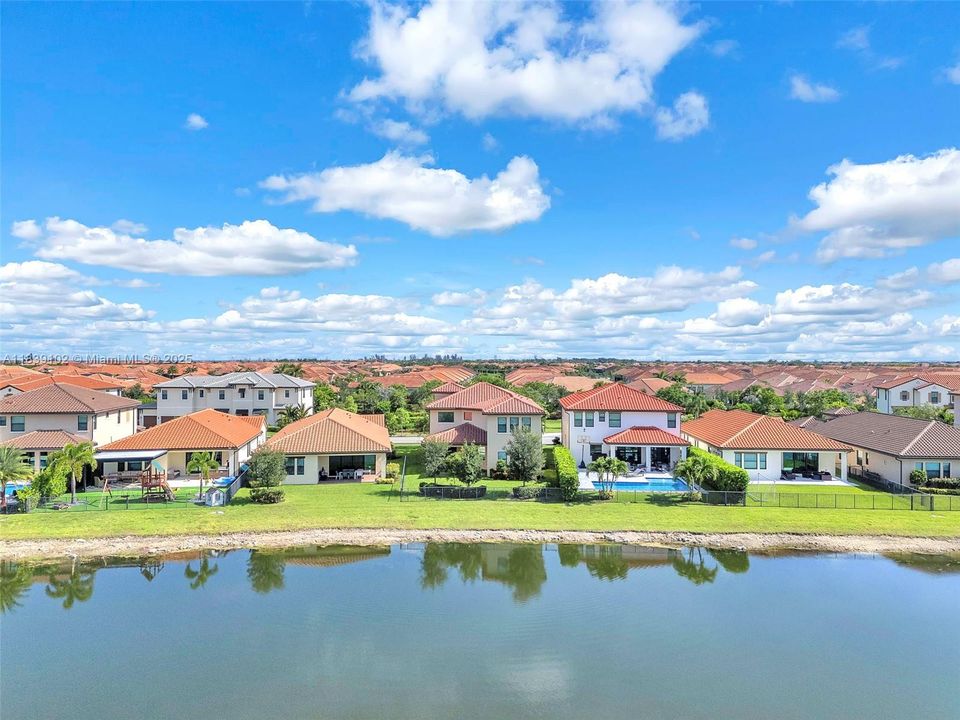 Недавно арендовано: $7,200 (5 спален, 4 ванн, 3640 Квадратных фут)