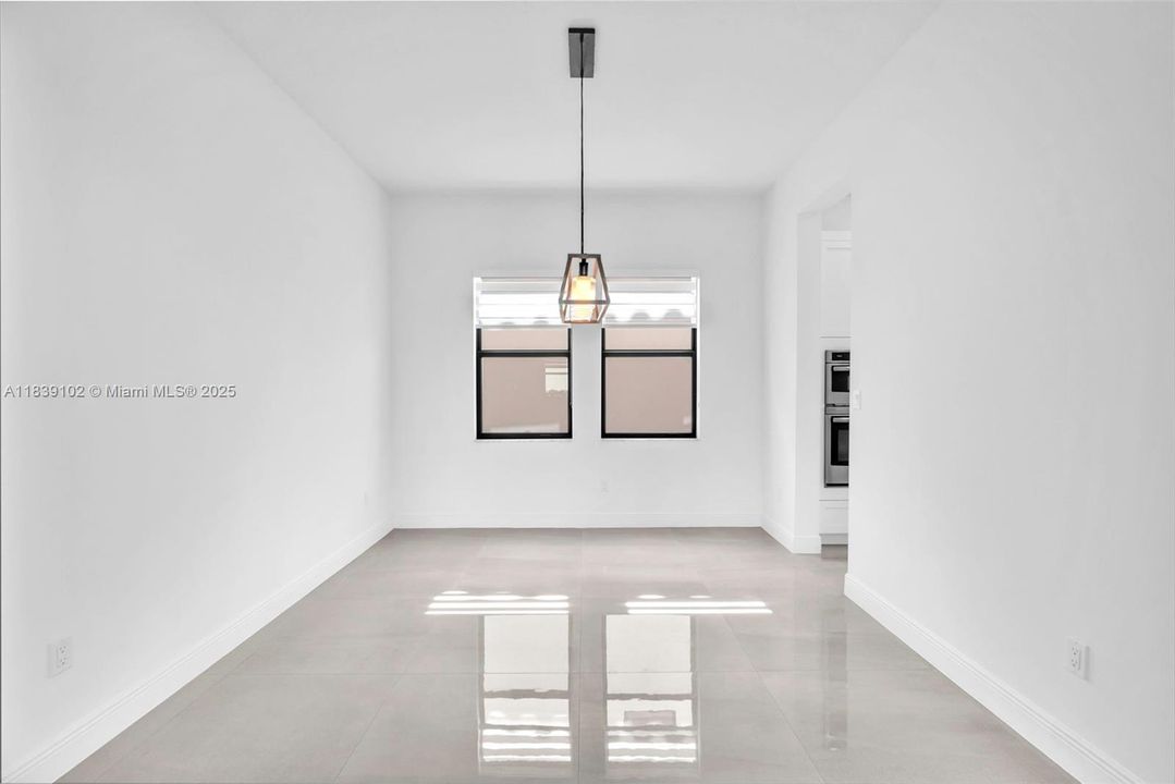 Недавно арендовано: $7,200 (5 спален, 4 ванн, 3640 Квадратных фут)