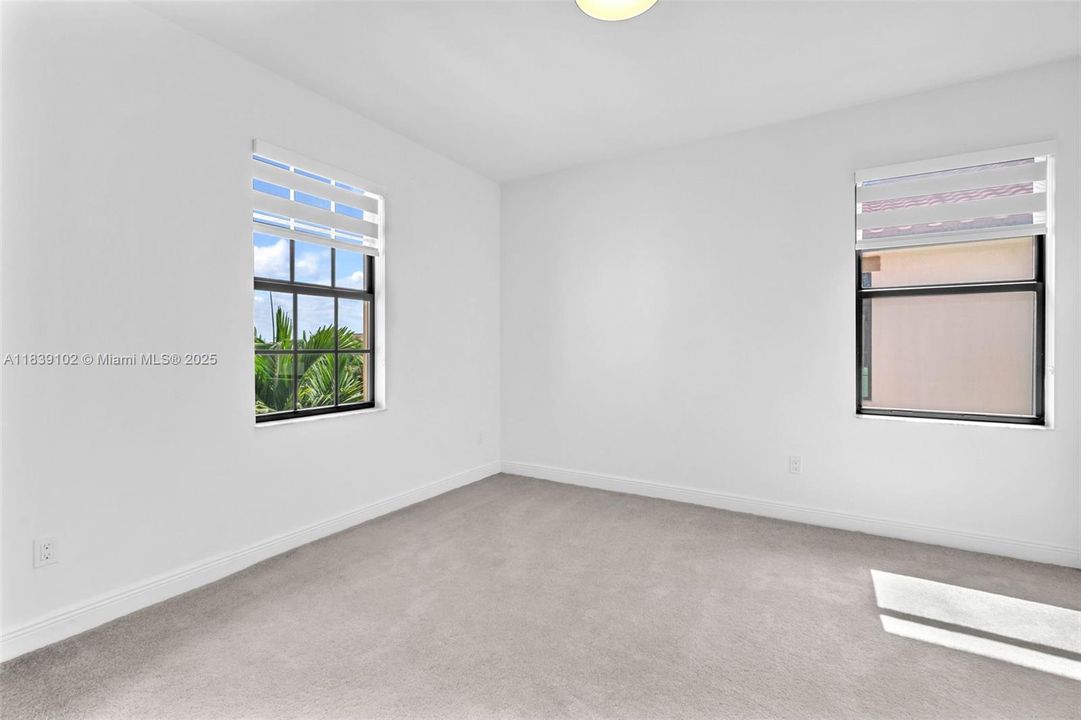 Недавно арендовано: $7,200 (5 спален, 4 ванн, 3640 Квадратных фут)