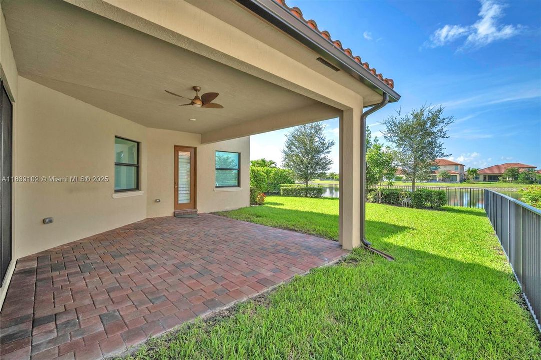 Недавно арендовано: $7,200 (5 спален, 4 ванн, 3640 Квадратных фут)