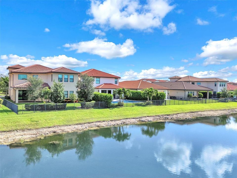 Недавно арендовано: $7,200 (5 спален, 4 ванн, 3640 Квадратных фут)