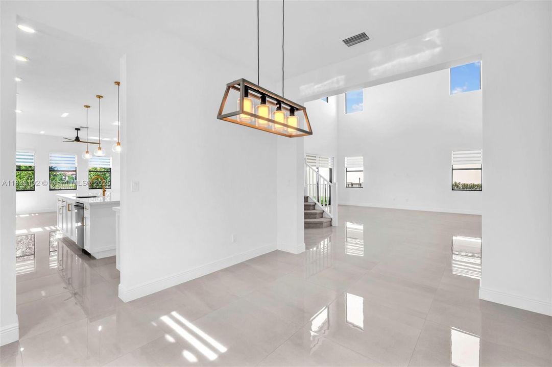 Недавно арендовано: $7,200 (5 спален, 4 ванн, 3640 Квадратных фут)