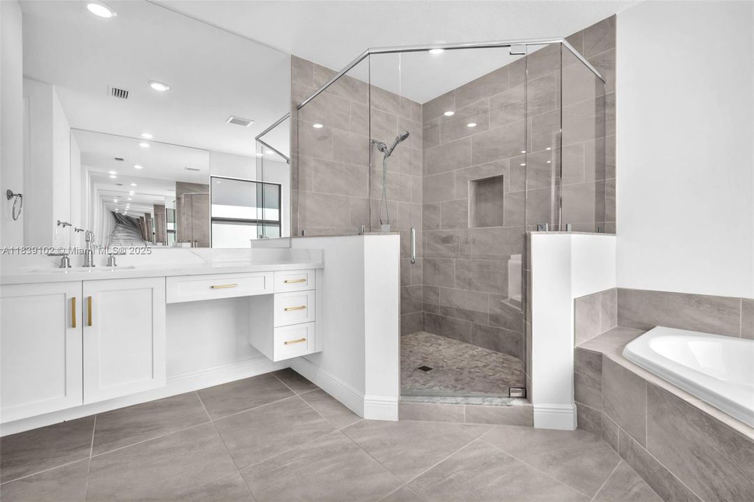 Недавно арендовано: $7,200 (5 спален, 4 ванн, 3640 Квадратных фут)