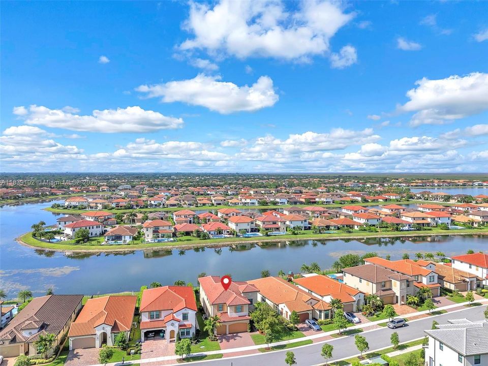 Недавно арендовано: $7,200 (5 спален, 4 ванн, 3640 Квадратных фут)