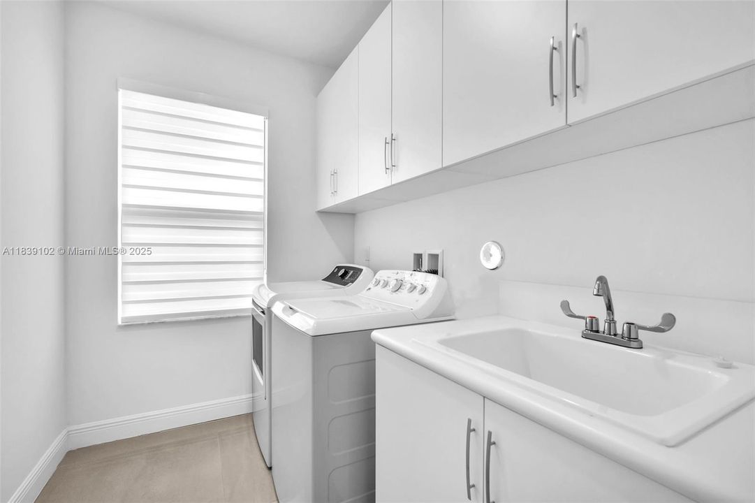 Недавно арендовано: $7,200 (5 спален, 4 ванн, 3640 Квадратных фут)