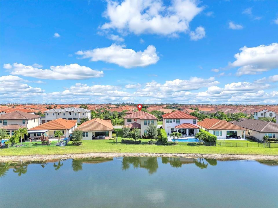 Недавно арендовано: $7,200 (5 спален, 4 ванн, 3640 Квадратных фут)