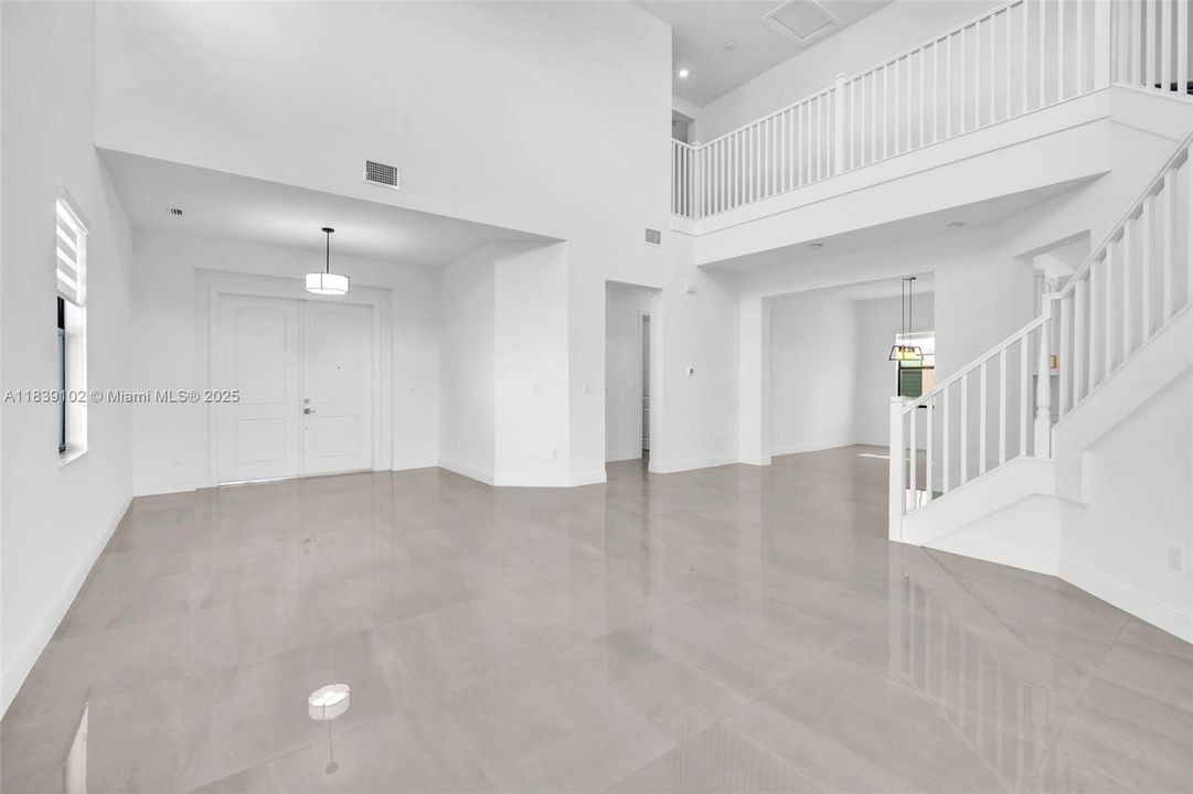 Недавно арендовано: $7,200 (5 спален, 4 ванн, 3640 Квадратных фут)