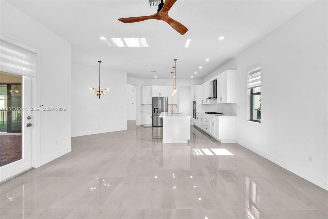 Недавно арендовано: $7,200 (5 спален, 4 ванн, 3640 Квадратных фут)