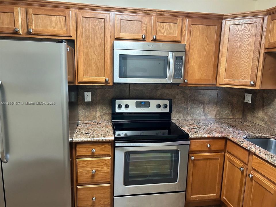 For Sale: $150,000 (2 beds, 2 baths, 1170 Square Feet)