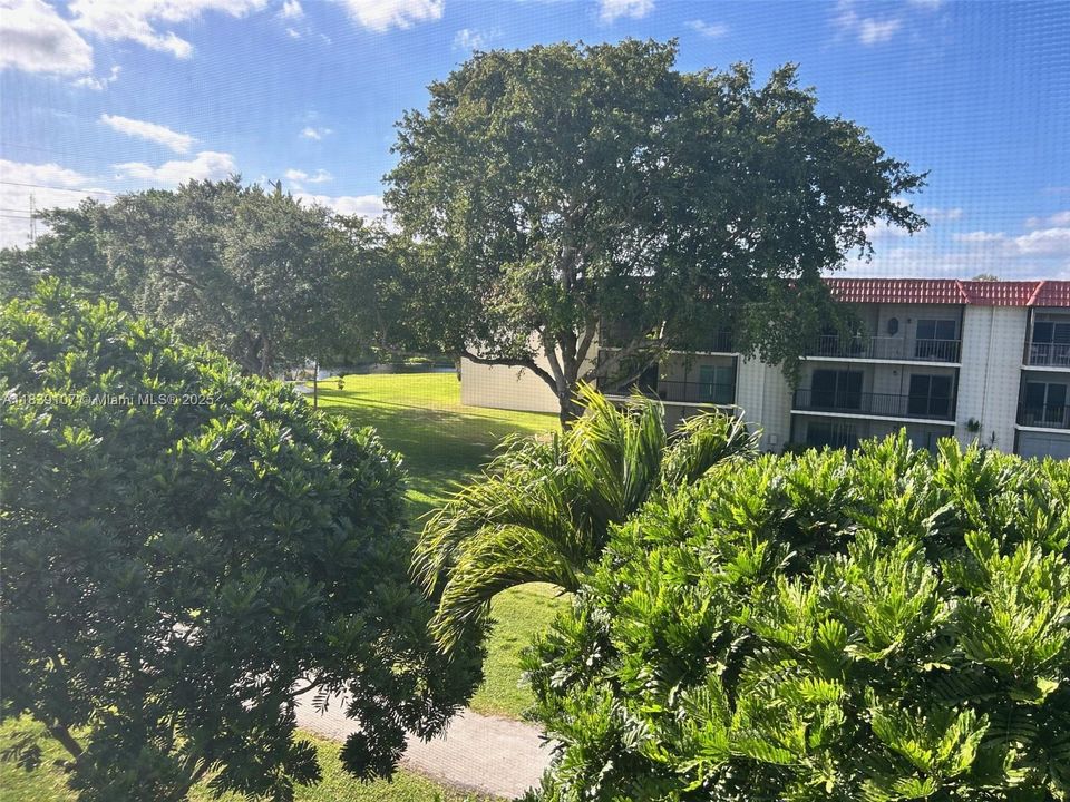 For Sale: $150,000 (2 beds, 2 baths, 1170 Square Feet)