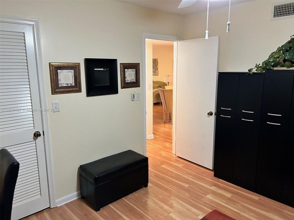 For Sale: $150,000 (2 beds, 2 baths, 1170 Square Feet)