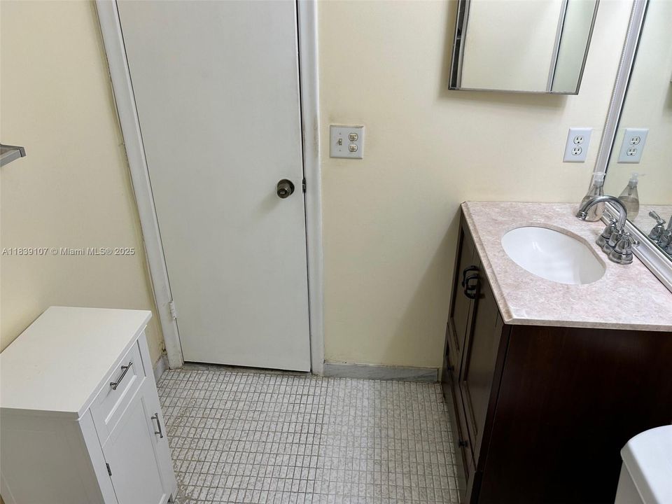 For Sale: $150,000 (2 beds, 2 baths, 1170 Square Feet)