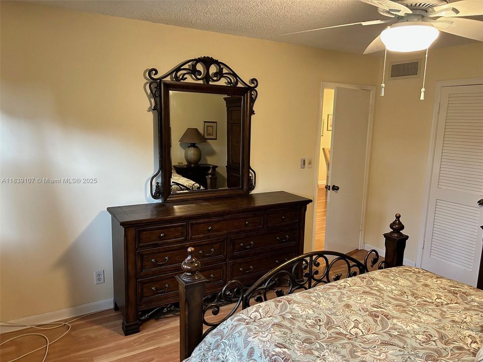 For Sale: $150,000 (2 beds, 2 baths, 1170 Square Feet)