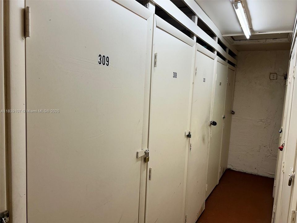 For Sale: $150,000 (2 beds, 2 baths, 1170 Square Feet)