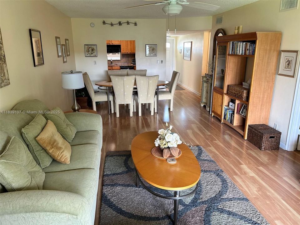 For Sale: $150,000 (2 beds, 2 baths, 1170 Square Feet)