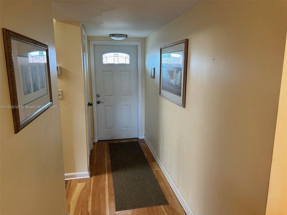 For Sale: $150,000 (2 beds, 2 baths, 1170 Square Feet)