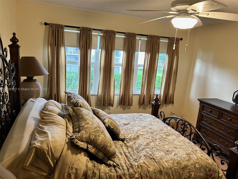 For Sale: $150,000 (2 beds, 2 baths, 1170 Square Feet)