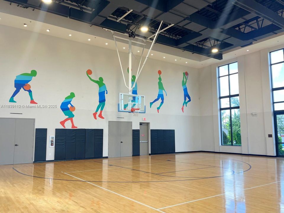 出租: $6,200 (4 贝兹, 3 浴室, 2378 平方英尺)