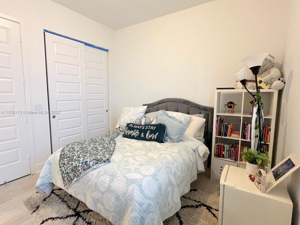 出租: $6,200 (4 贝兹, 3 浴室, 2378 平方英尺)