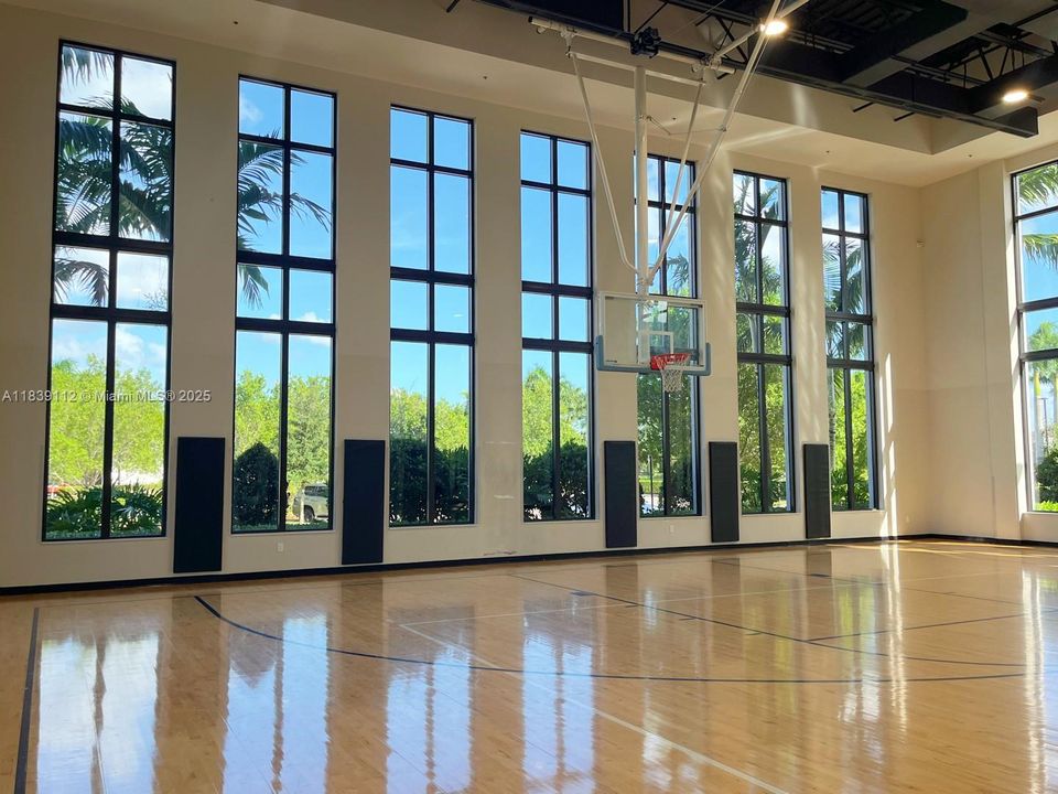 出租: $6,200 (4 贝兹, 3 浴室, 2378 平方英尺)