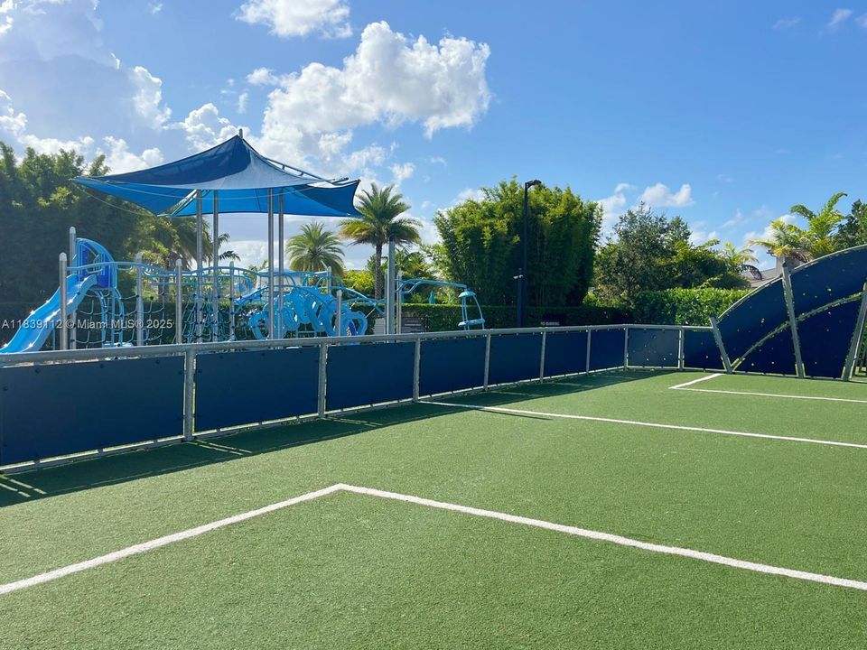 出租: $6,200 (4 贝兹, 3 浴室, 2378 平方英尺)