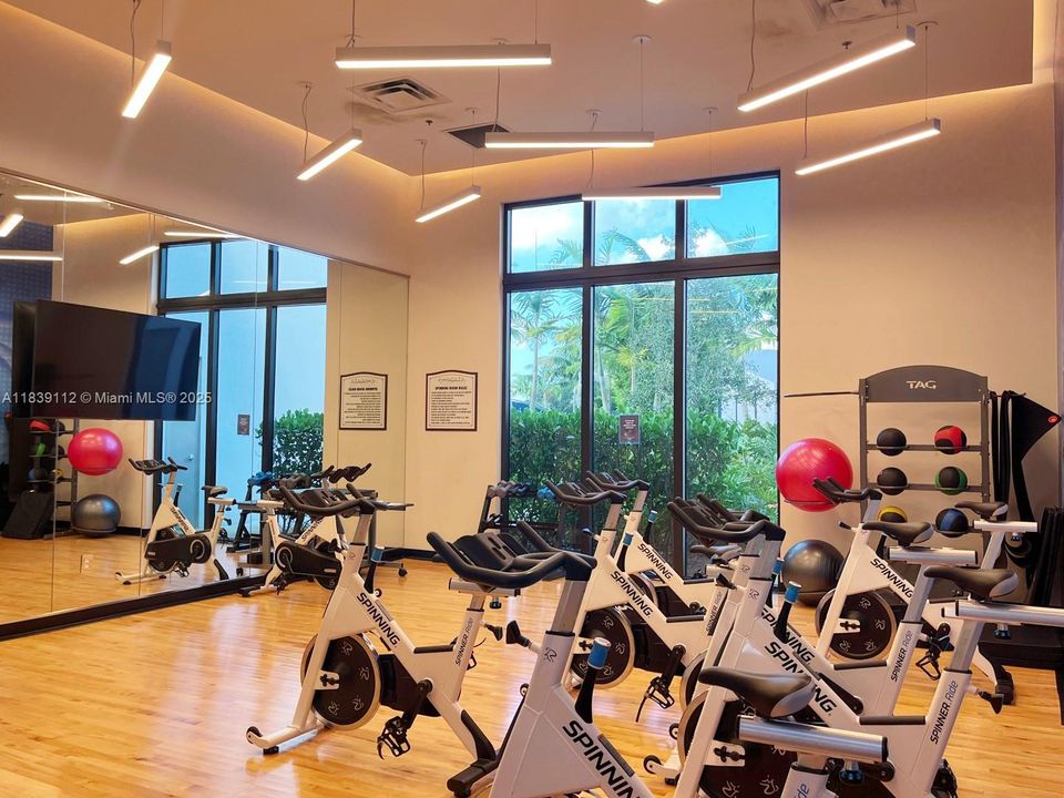 出租: $6,200 (4 贝兹, 3 浴室, 2378 平方英尺)