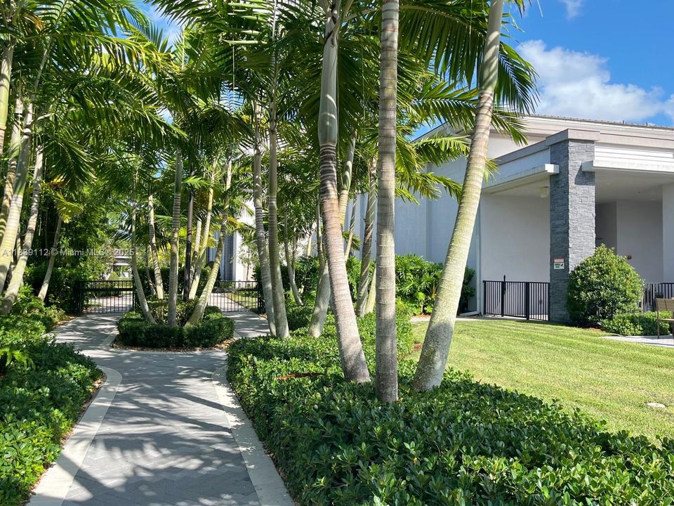 出租: $6,200 (4 贝兹, 3 浴室, 2378 平方英尺)