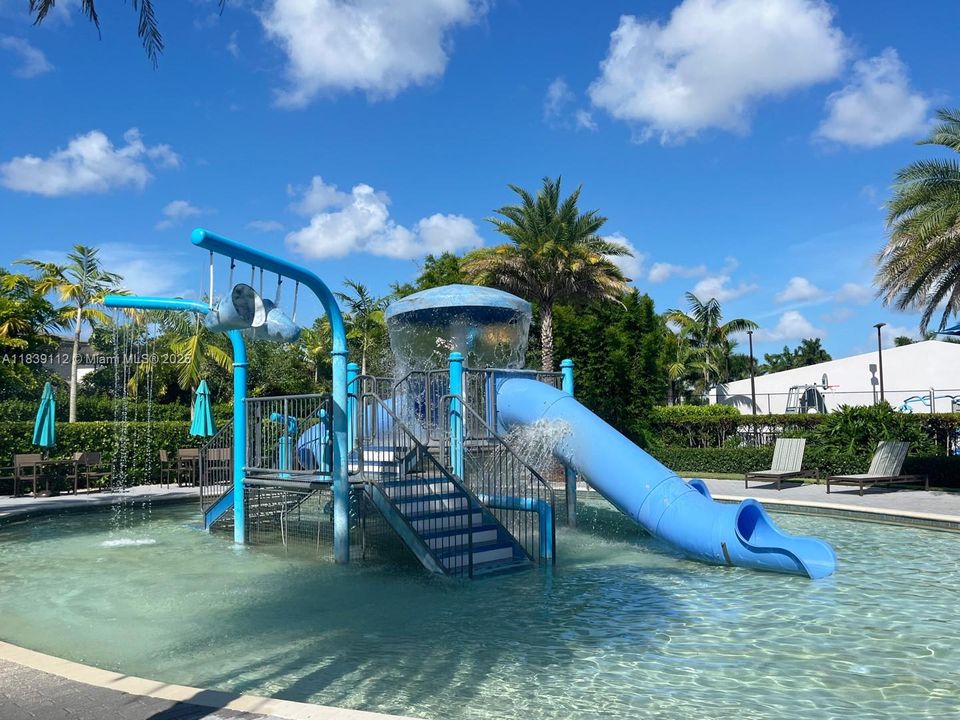 出租: $6,200 (4 贝兹, 3 浴室, 2378 平方英尺)