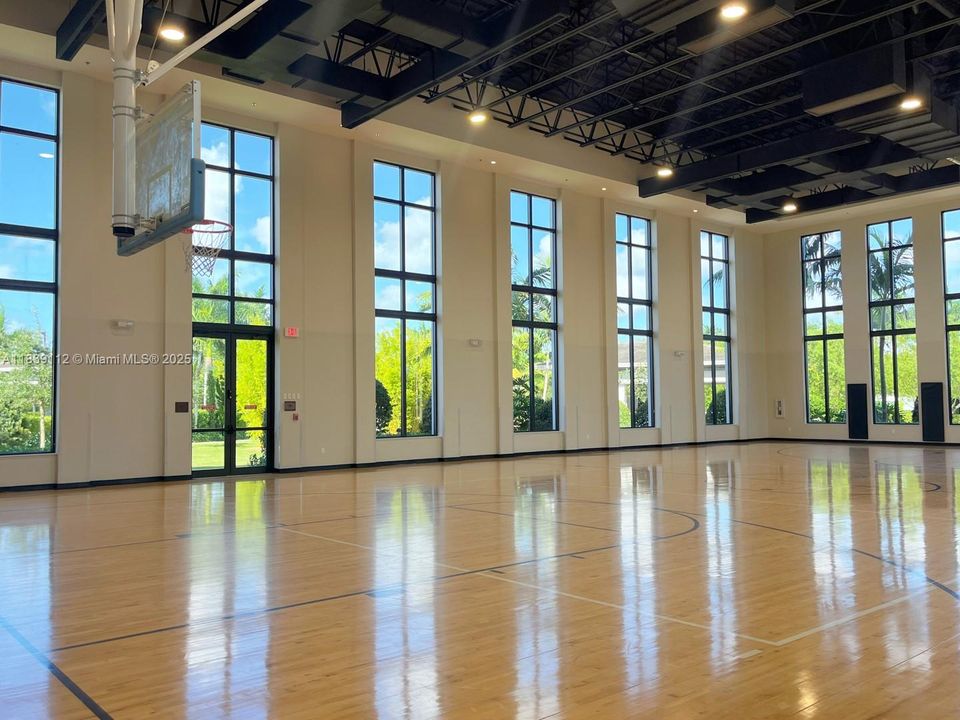 出租: $6,200 (4 贝兹, 3 浴室, 2378 平方英尺)