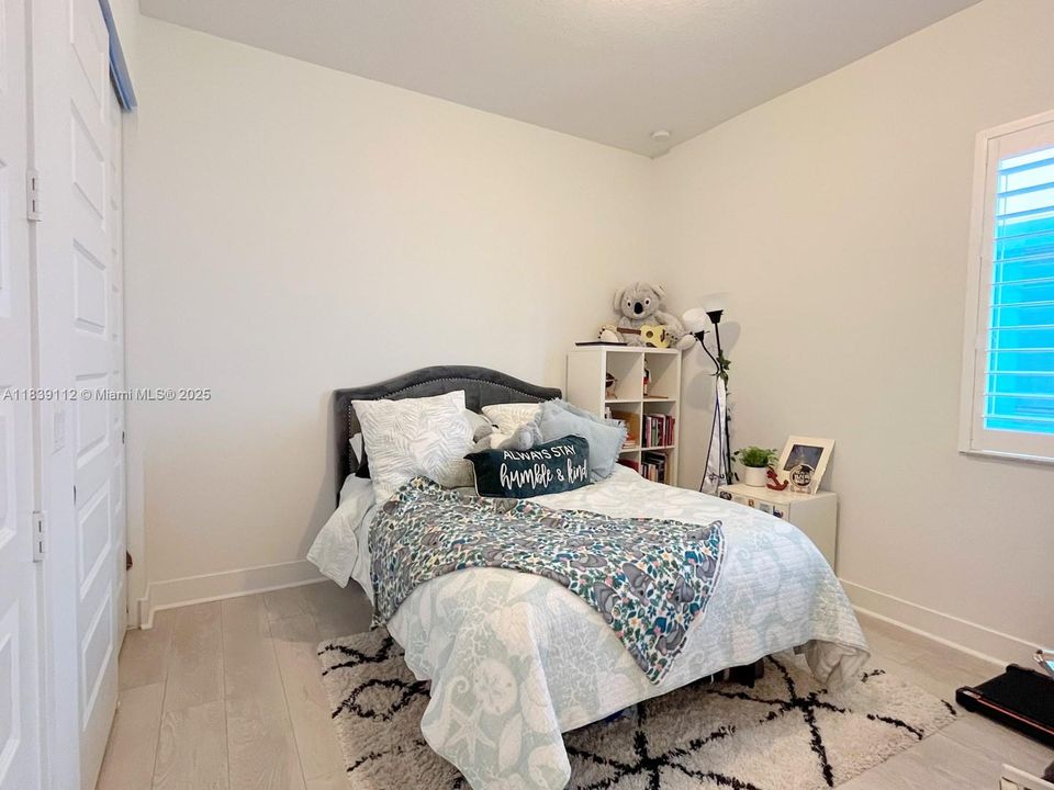 出租: $6,200 (4 贝兹, 3 浴室, 2378 平方英尺)