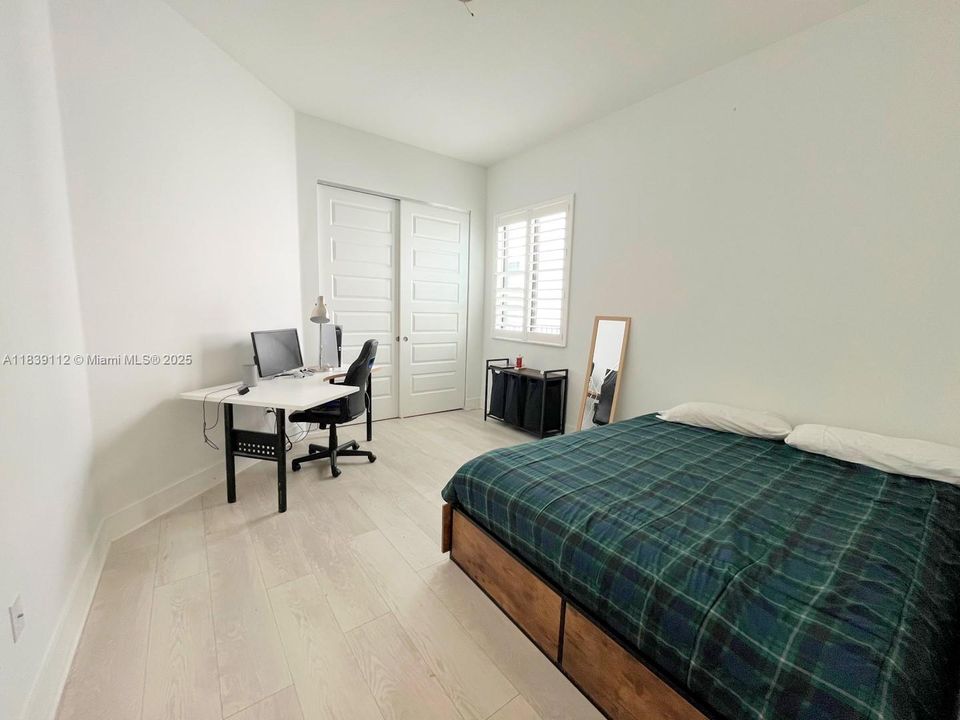 出租: $6,200 (4 贝兹, 3 浴室, 2378 平方英尺)