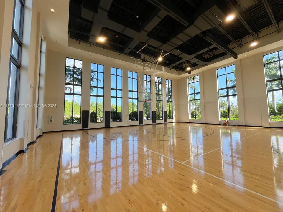 出租: $6,200 (4 贝兹, 3 浴室, 2378 平方英尺)